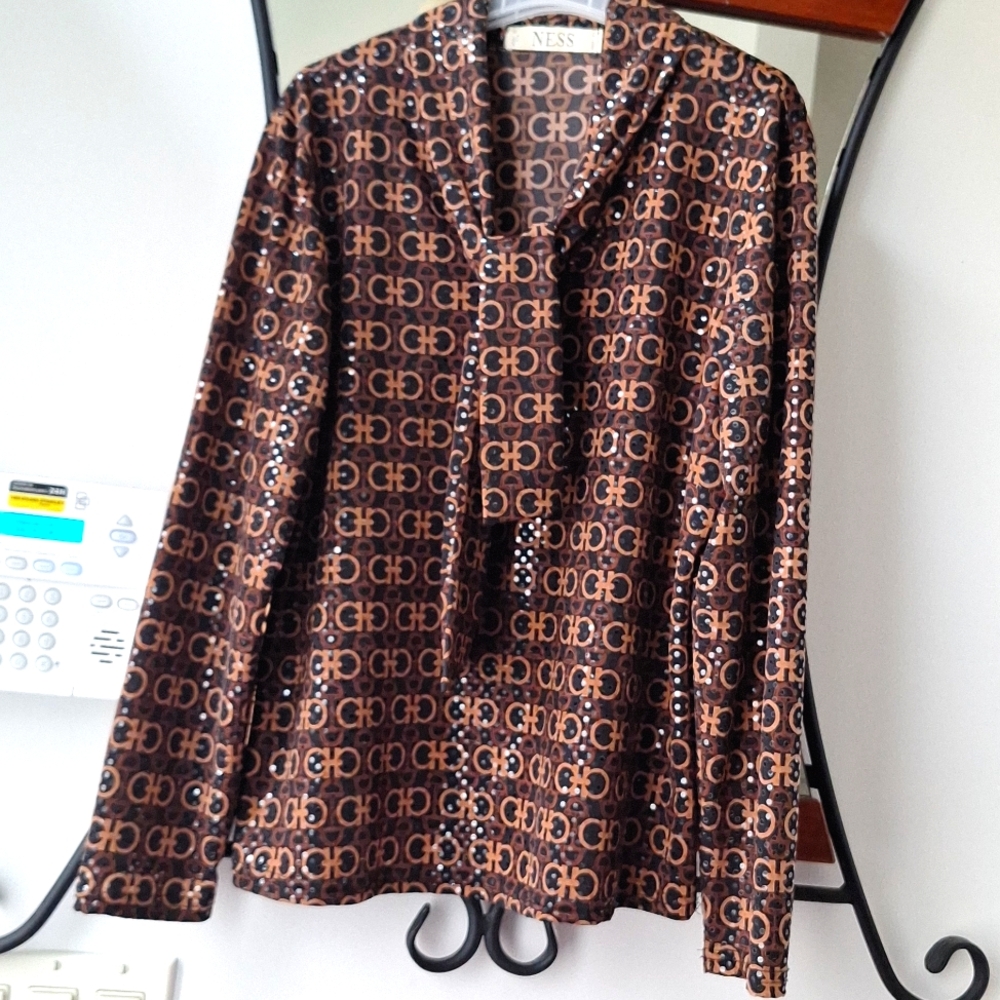 Ness blouse Size M